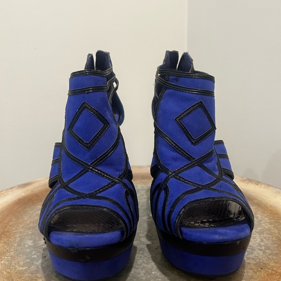 Sexy Stappy Ankle Indigo Suede Platform Heel. 5” heel. Size 9 - Picture 3 of 8